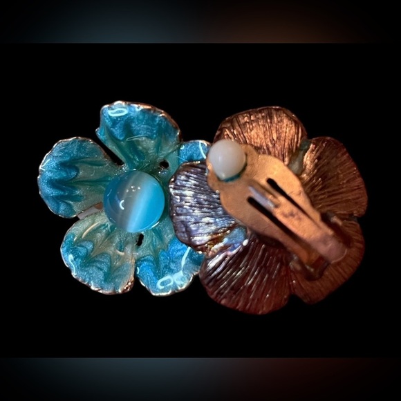 Vintage Turquoise Blue Clip On Earrings - Picture 4 of 4